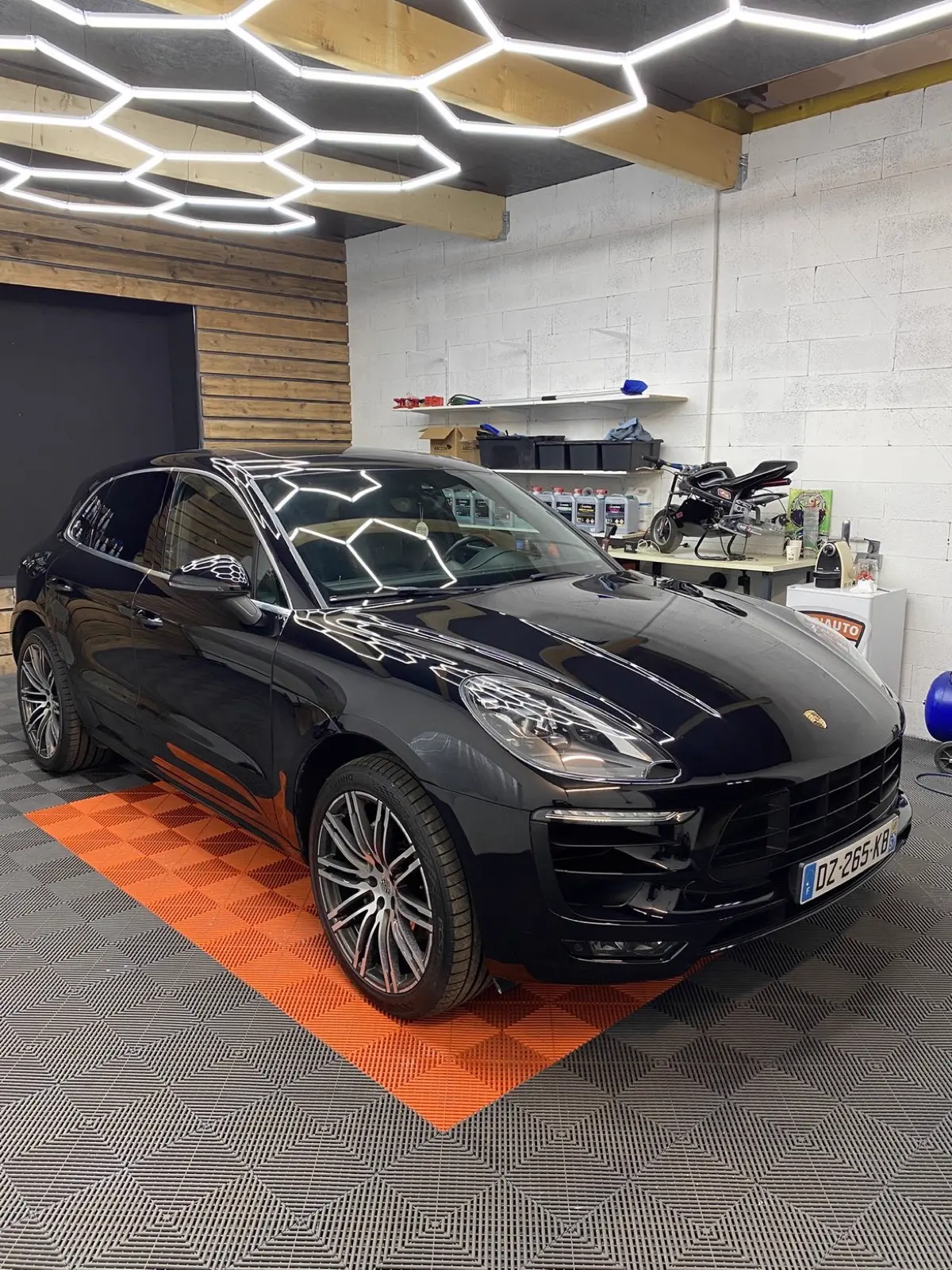 SUV noir préparé dans l'atelier Gab'Auto